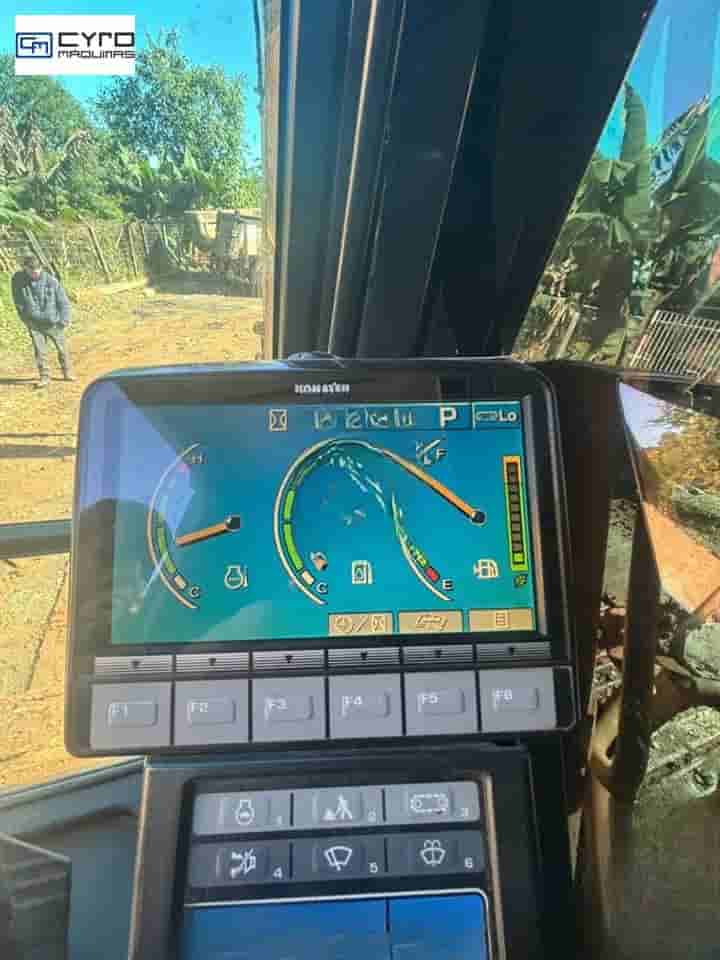 Escavadeira Komatsu PC130 2014