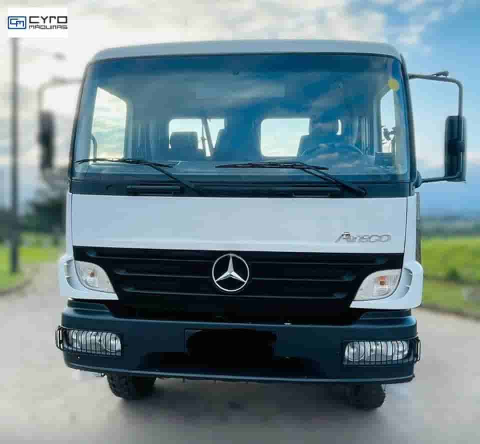 Caminhão Mercedes-Benz Atego 1725 4x4 2p (Diesel) 2011
