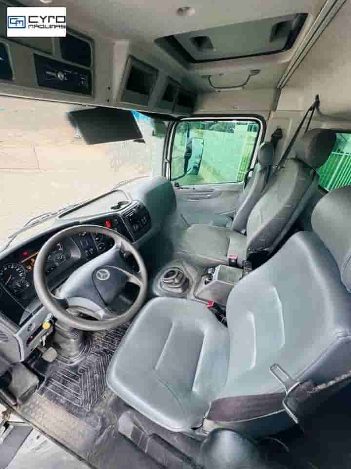 Caminhão Mercedes-Benz Atego 1725 4x4 2p (Diesel) 2011