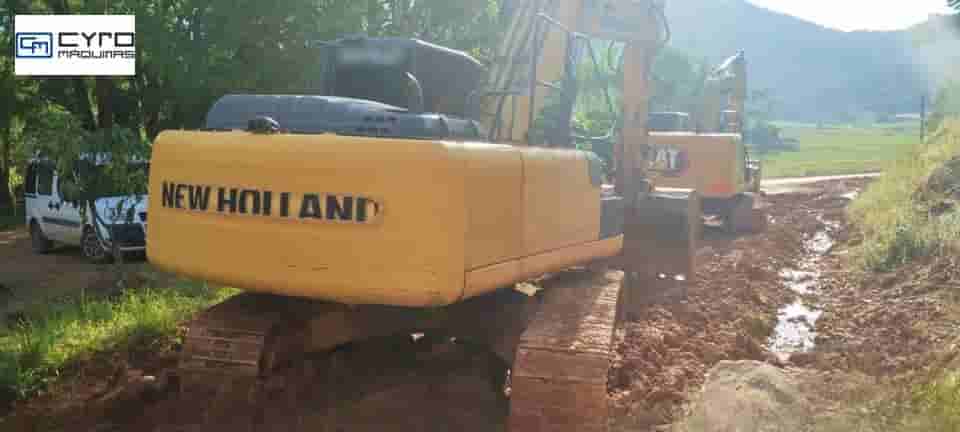 Escavadeira New Holland E245 C 2015