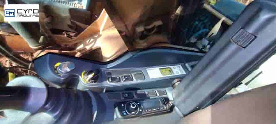 Escavadeira New Holland E245 C 2015