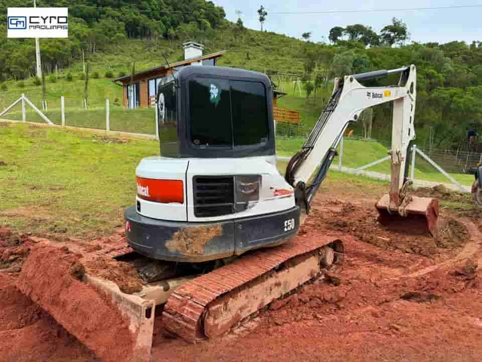 Mini-Escavadeira Bobcat E50 2020