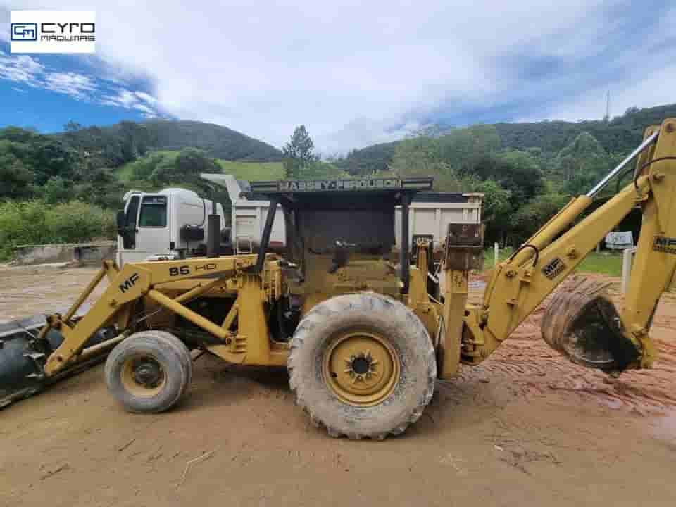 Retro Escavadeira Massey Ferguson MF86 1990