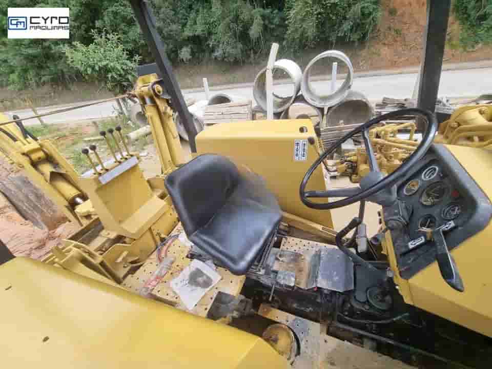 Retro Escavadeira Massey Ferguson MF86 1990