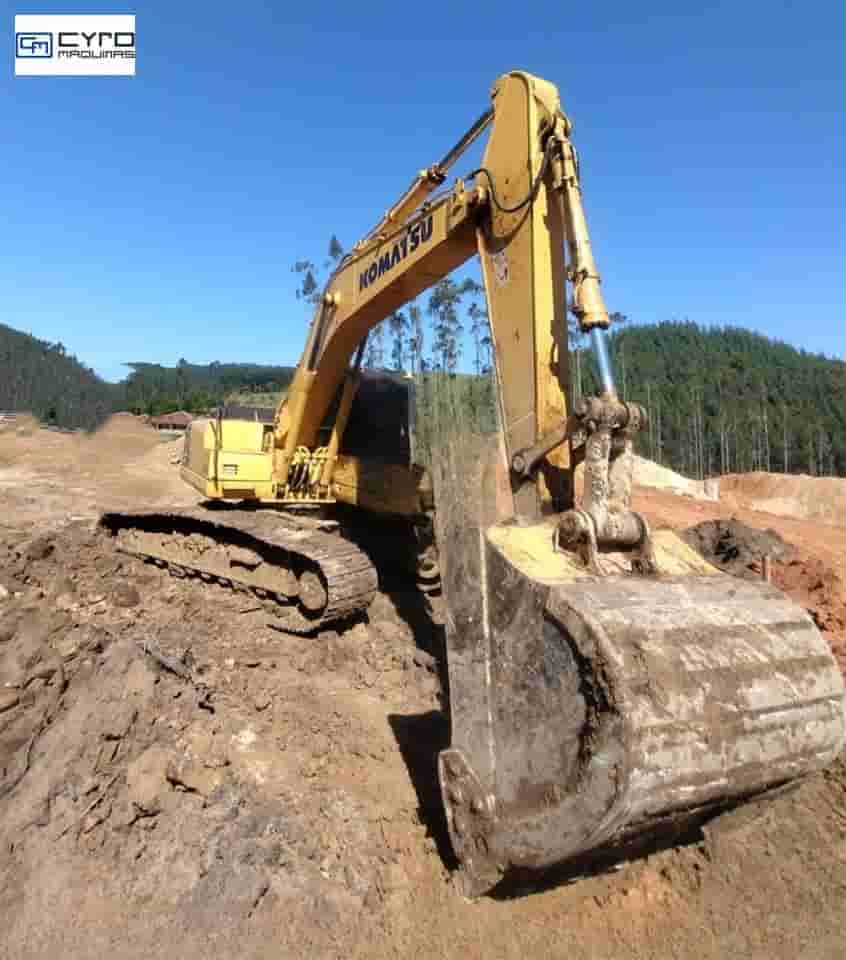 Escavadeira Komatsu PC200 2019