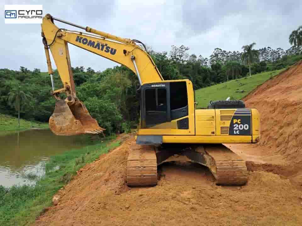 Escavadeira Komatsu PC200 2019