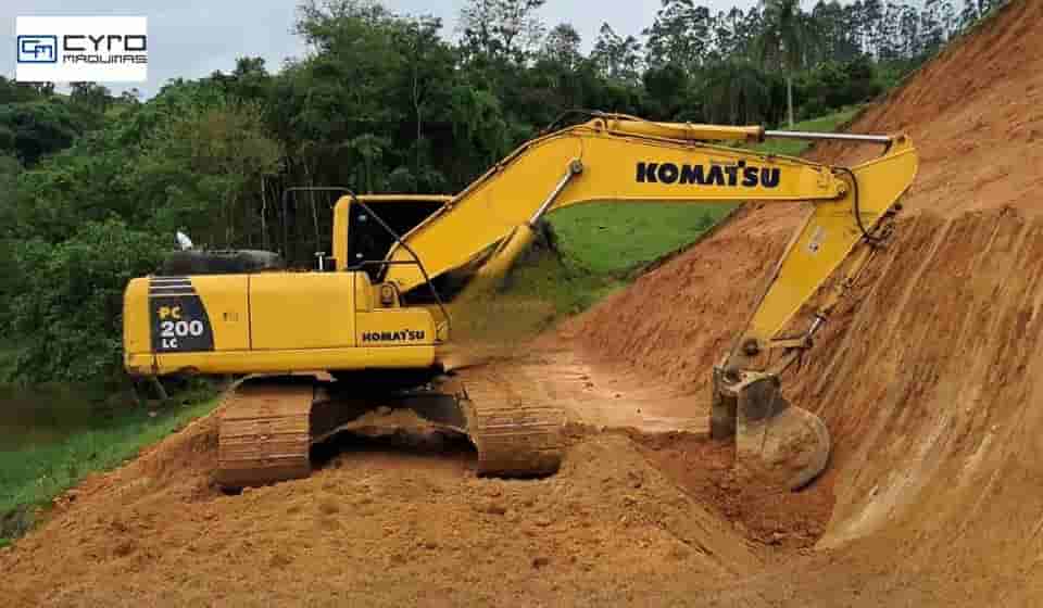 Escavadeira Komatsu PC200 2019