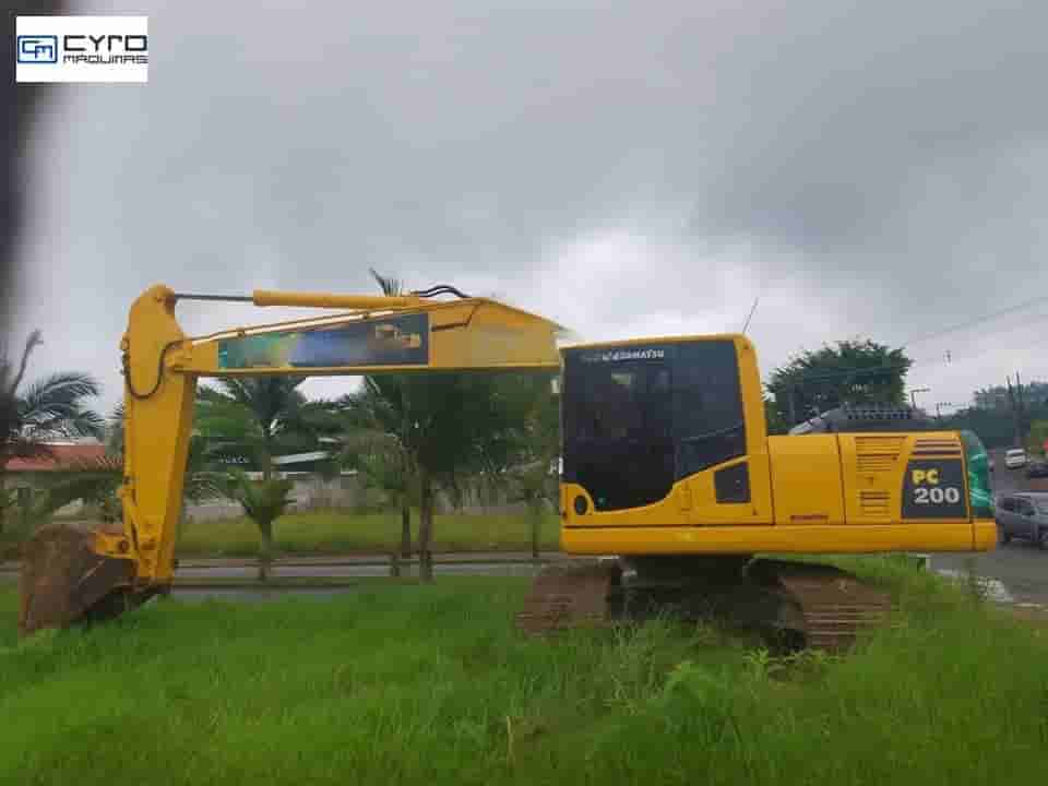 Escavadeira Komatsu PC200 2020