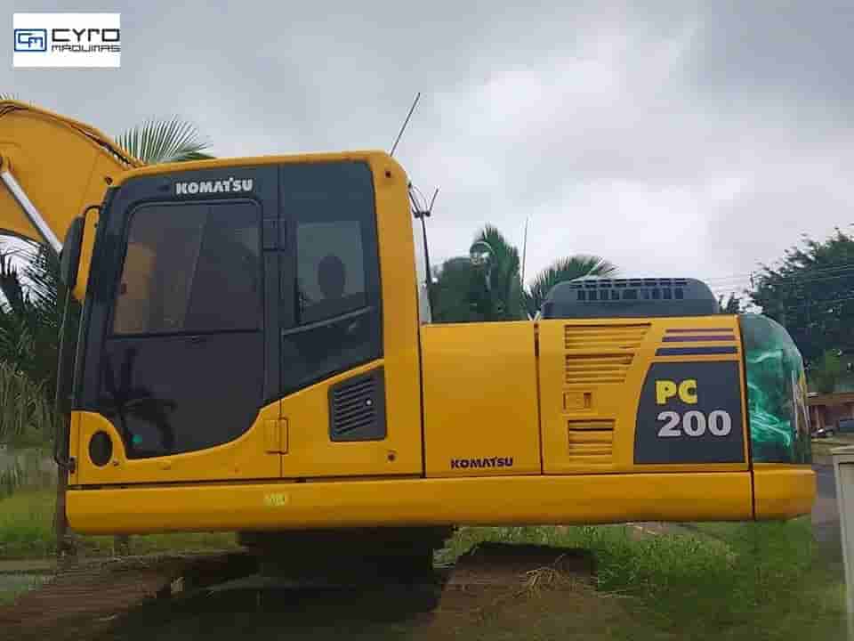 Escavadeira Komatsu PC200 2020