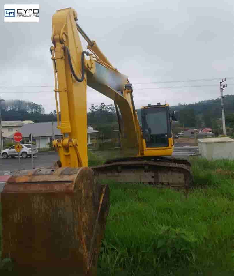 Escavadeira Komatsu PC200 2020
