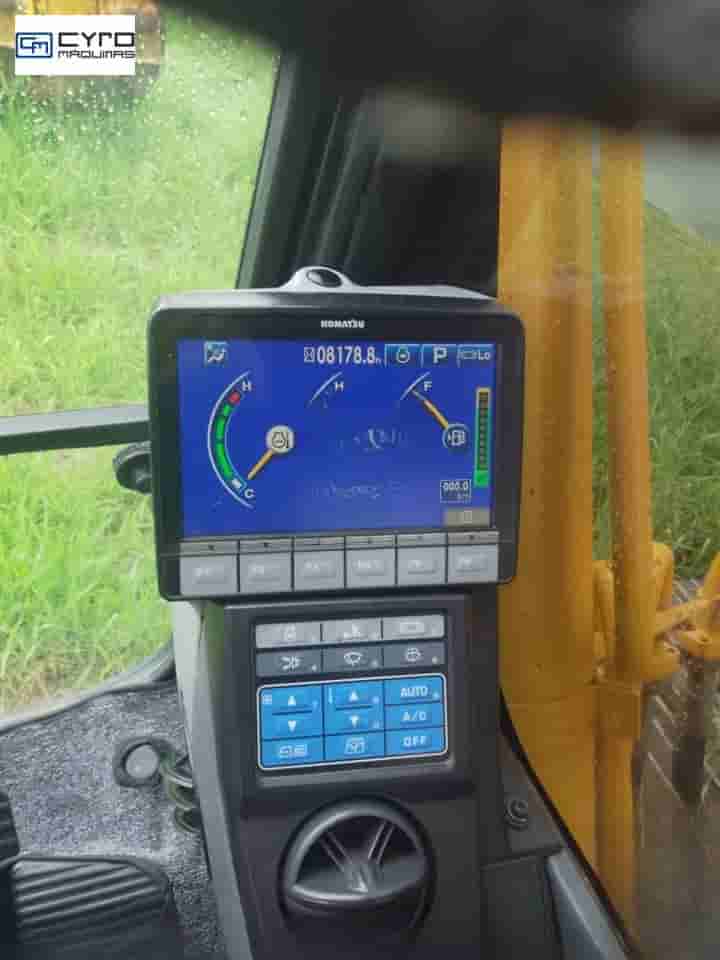 Escavadeira Komatsu PC200 2020