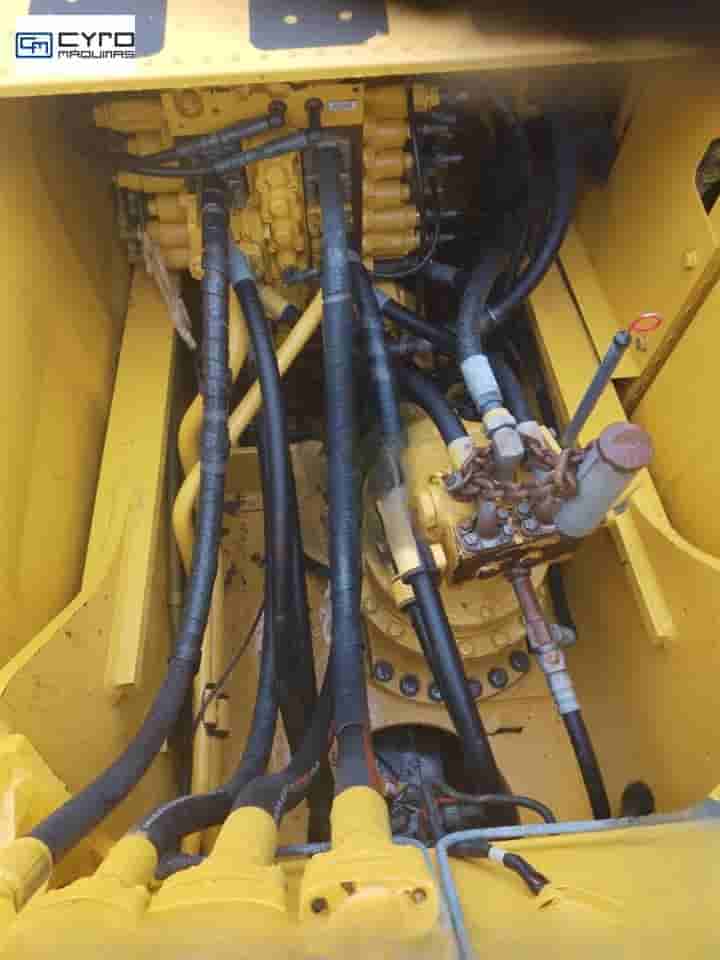 Escavadeira Komatsu PC200 2020