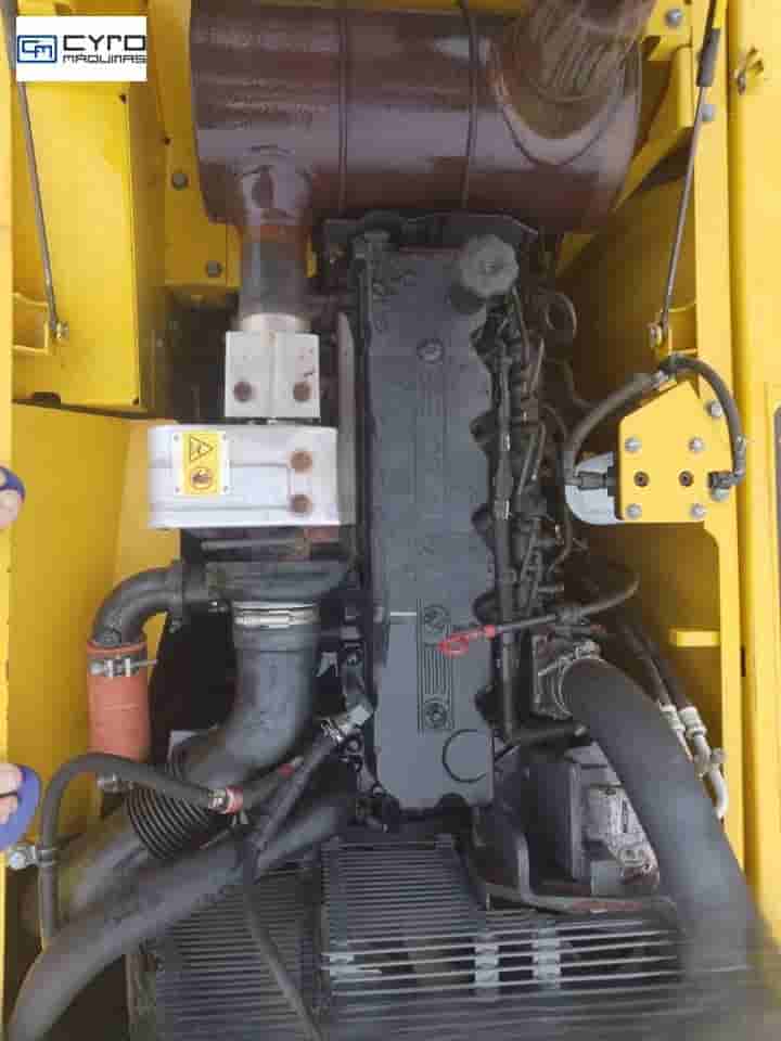 Escavadeira Komatsu PC200 2020