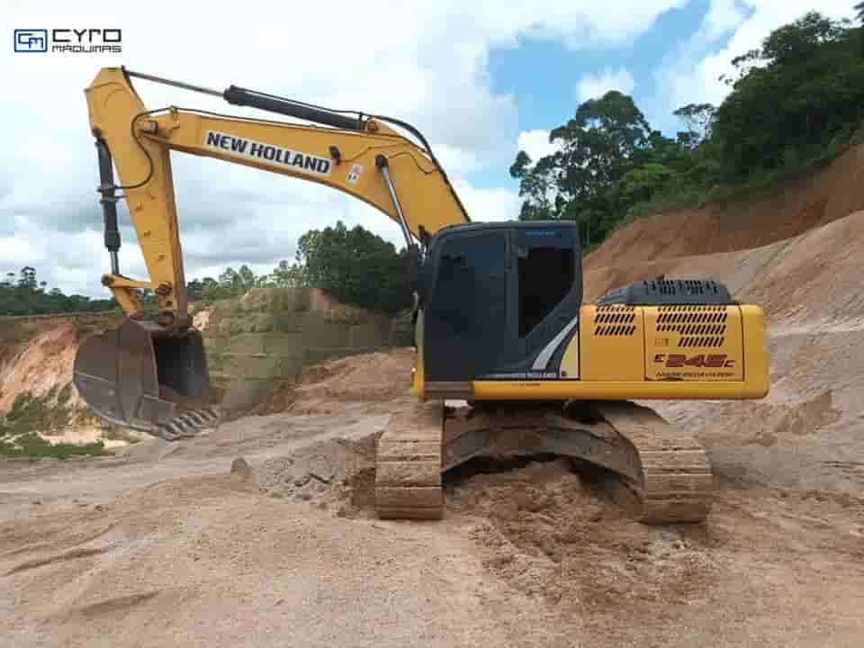 Escavadeira New Holland E245 C 2016