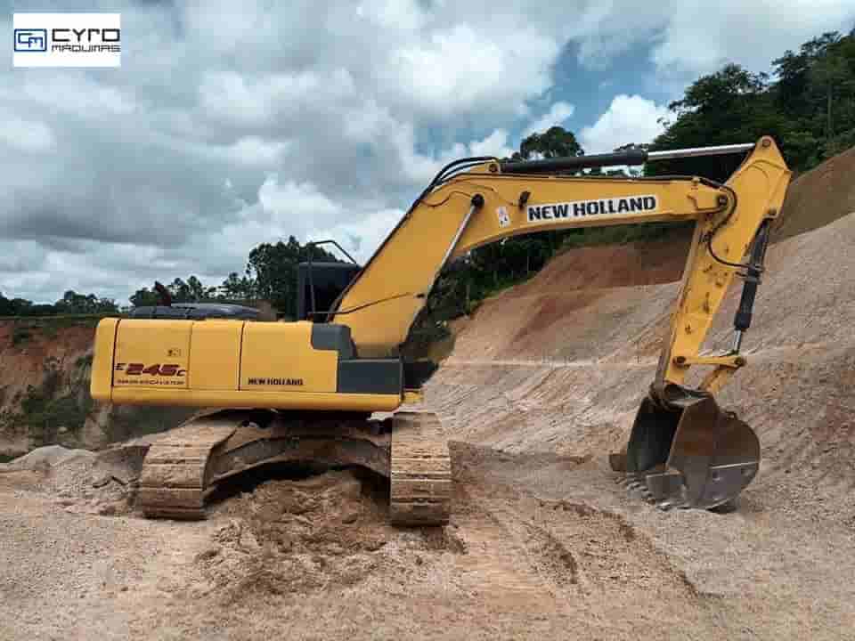 Escavadeira New Holland E245 C 2016