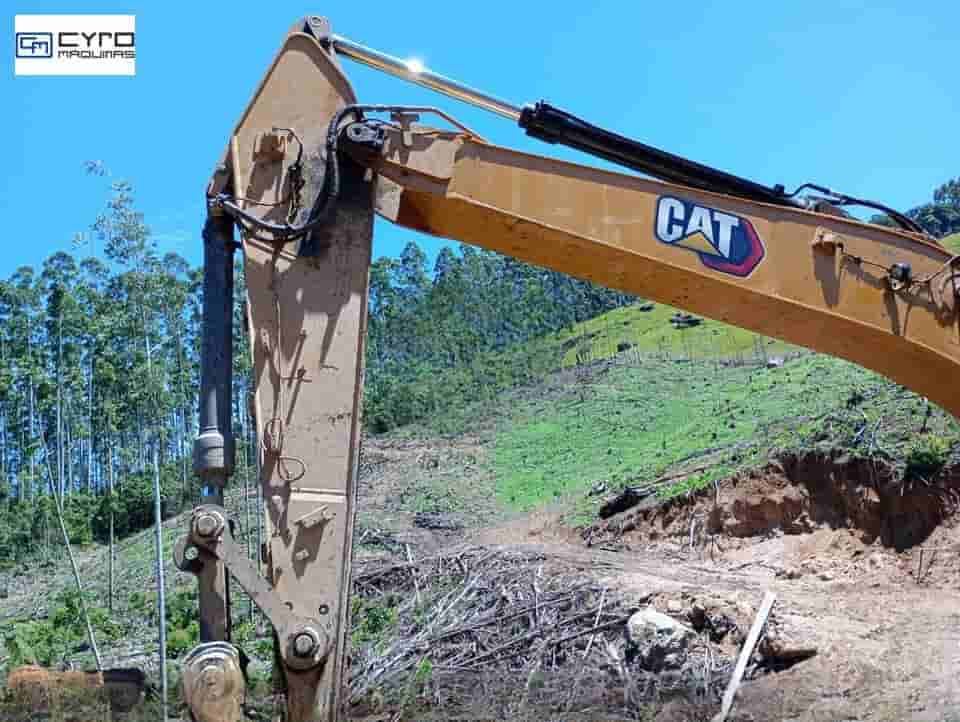Escavadeira Caterpillar 320 2019