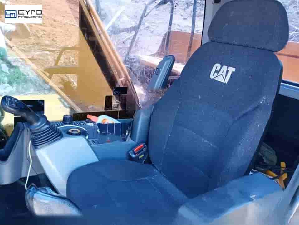 Escavadeira Caterpillar 320 2019