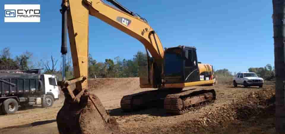 Escavadeira Caterpillar 320DL 2011