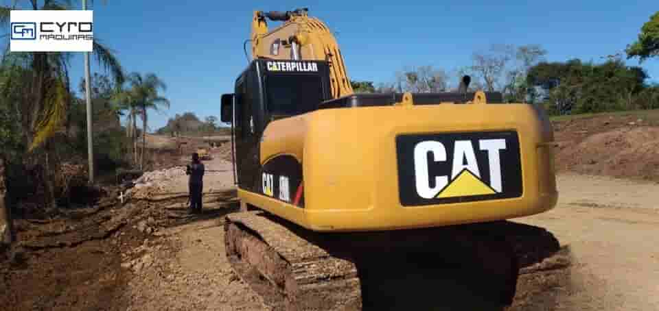 Escavadeira Caterpillar 320DL 2011