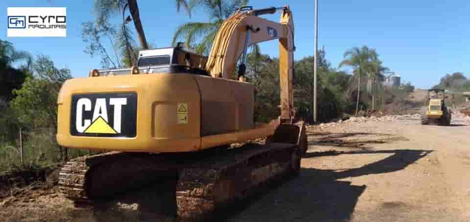Escavadeira Caterpillar 320DL 2011