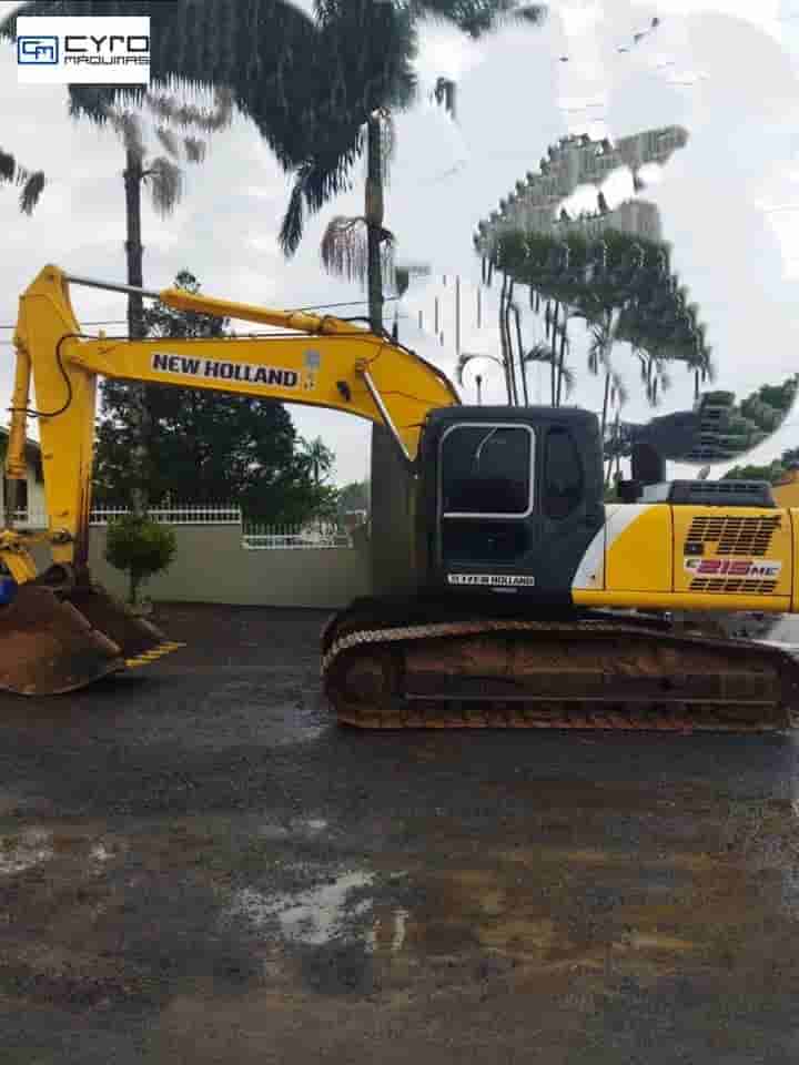 Escavadeira New Holland E215 ME 2008
