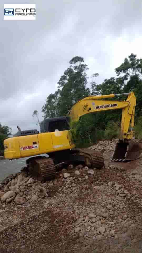 Escavadeira New Holland E215 ME 2008