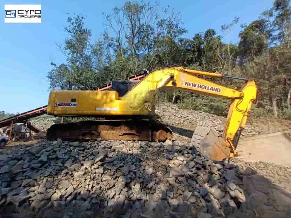 Escavadeira New Holland E215 ME 2008