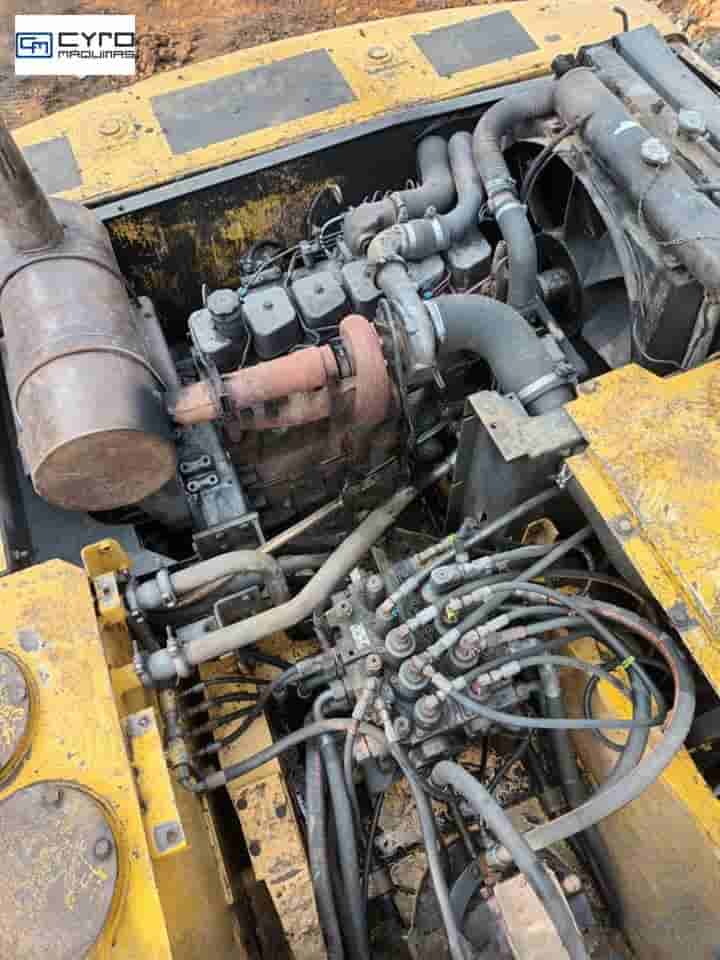 Escavadeira New Holland E215 ME 2008