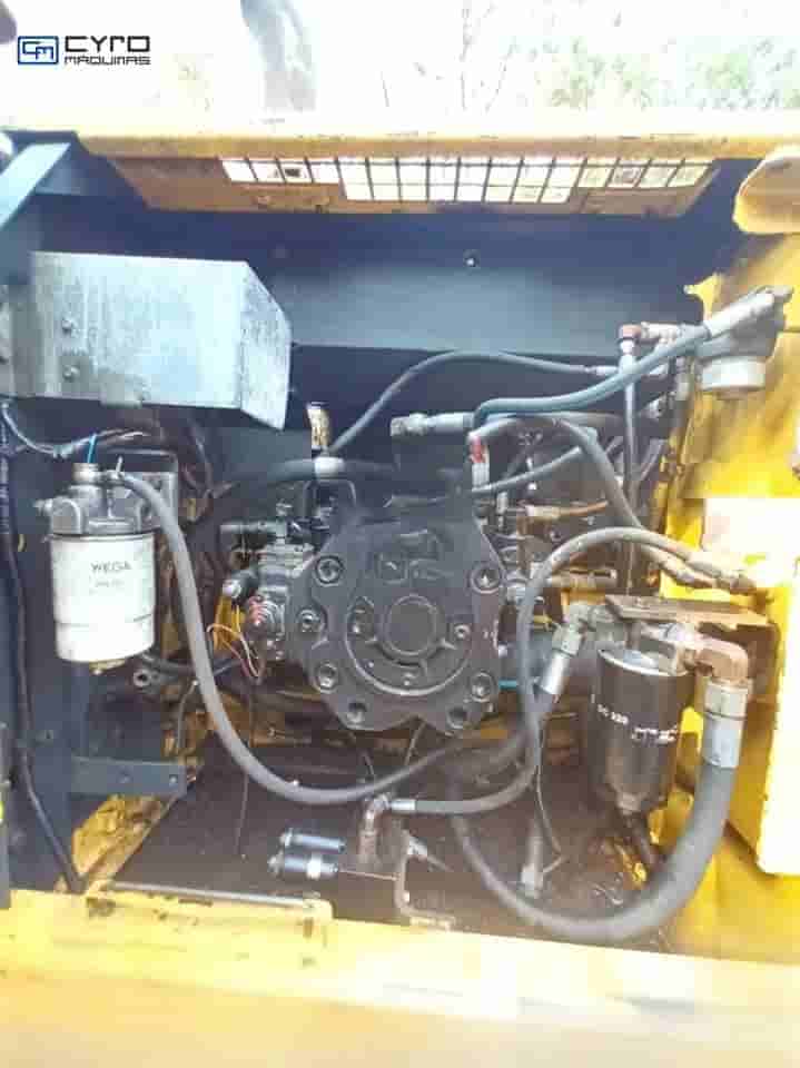 Escavadeira New Holland E215 ME 2008