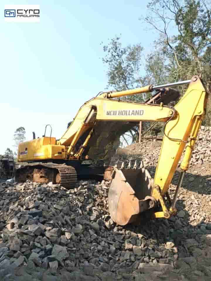 Escavadeira New Holland E215 ME 2008