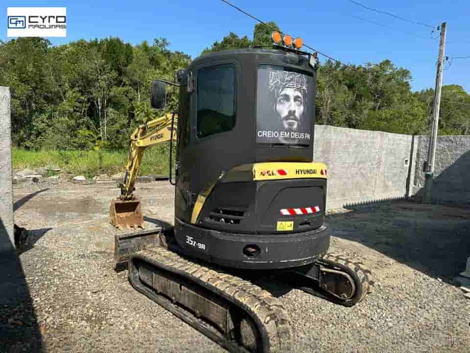 Mini-Escavadeira Hyundai R35Z-7a 2014