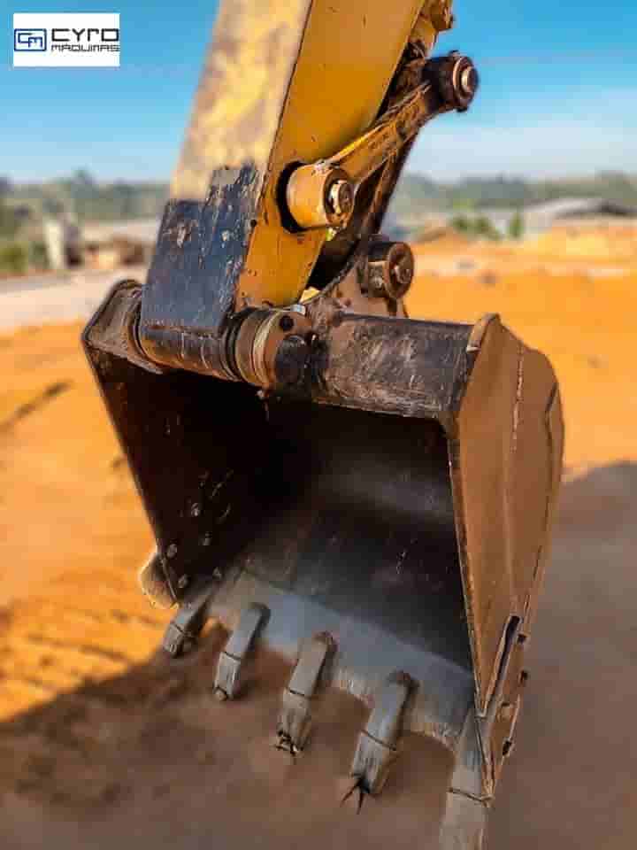 Escavadeira Komatsu PC160 2018