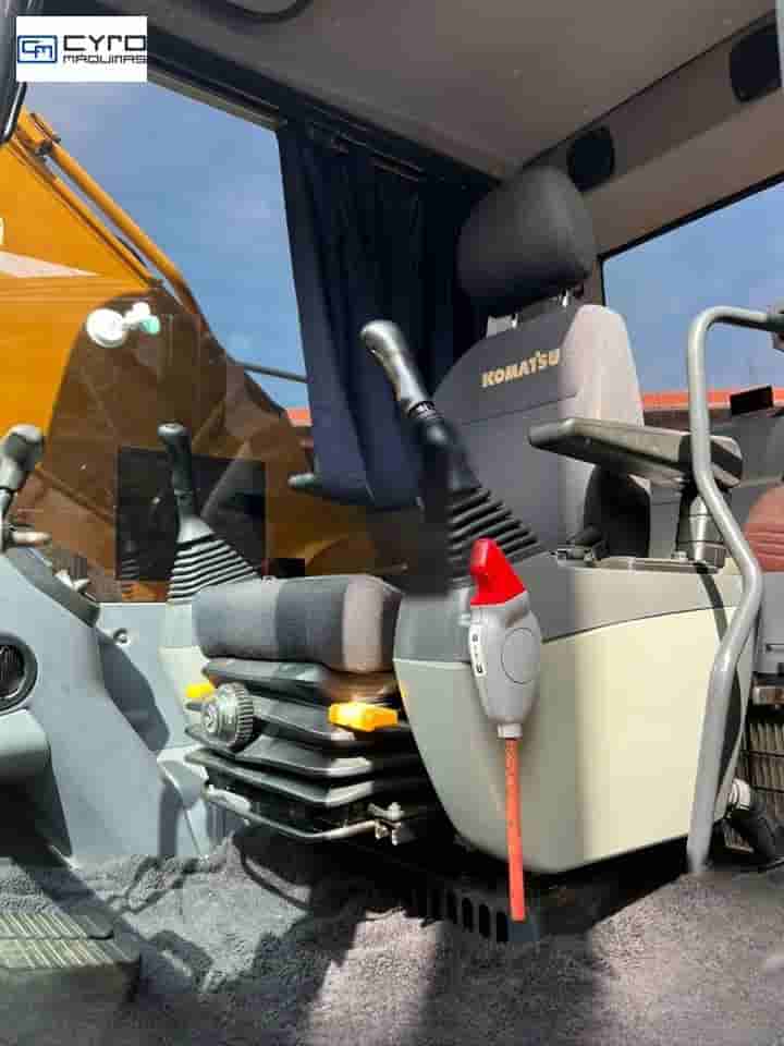 Escavadeira Komatsu PC200 2018