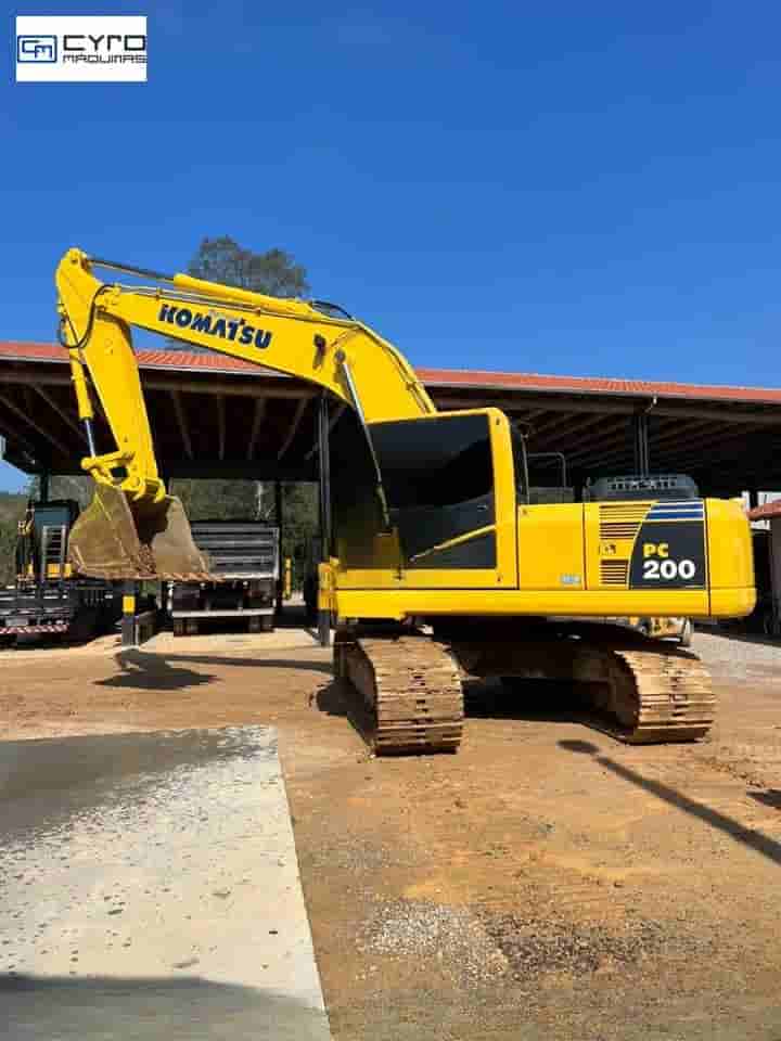 Escavadeira Komatsu PC200 2018