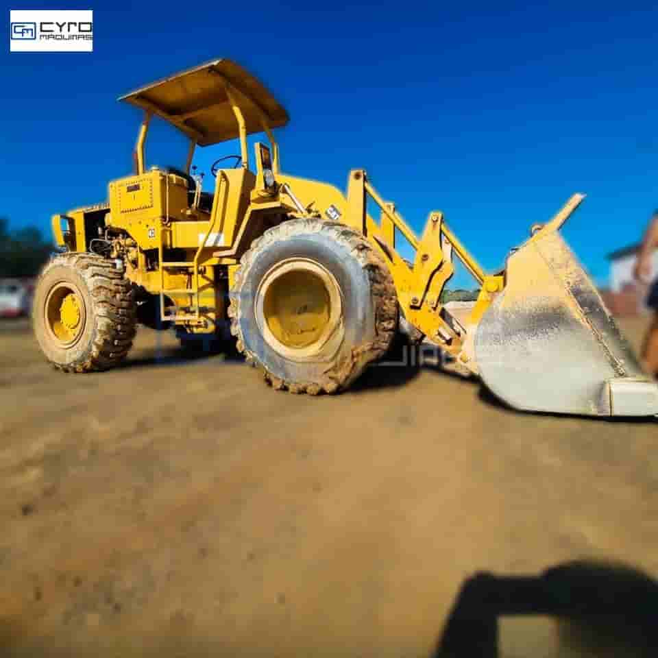 Pá Carregadeira Caterpillar 930R 1982