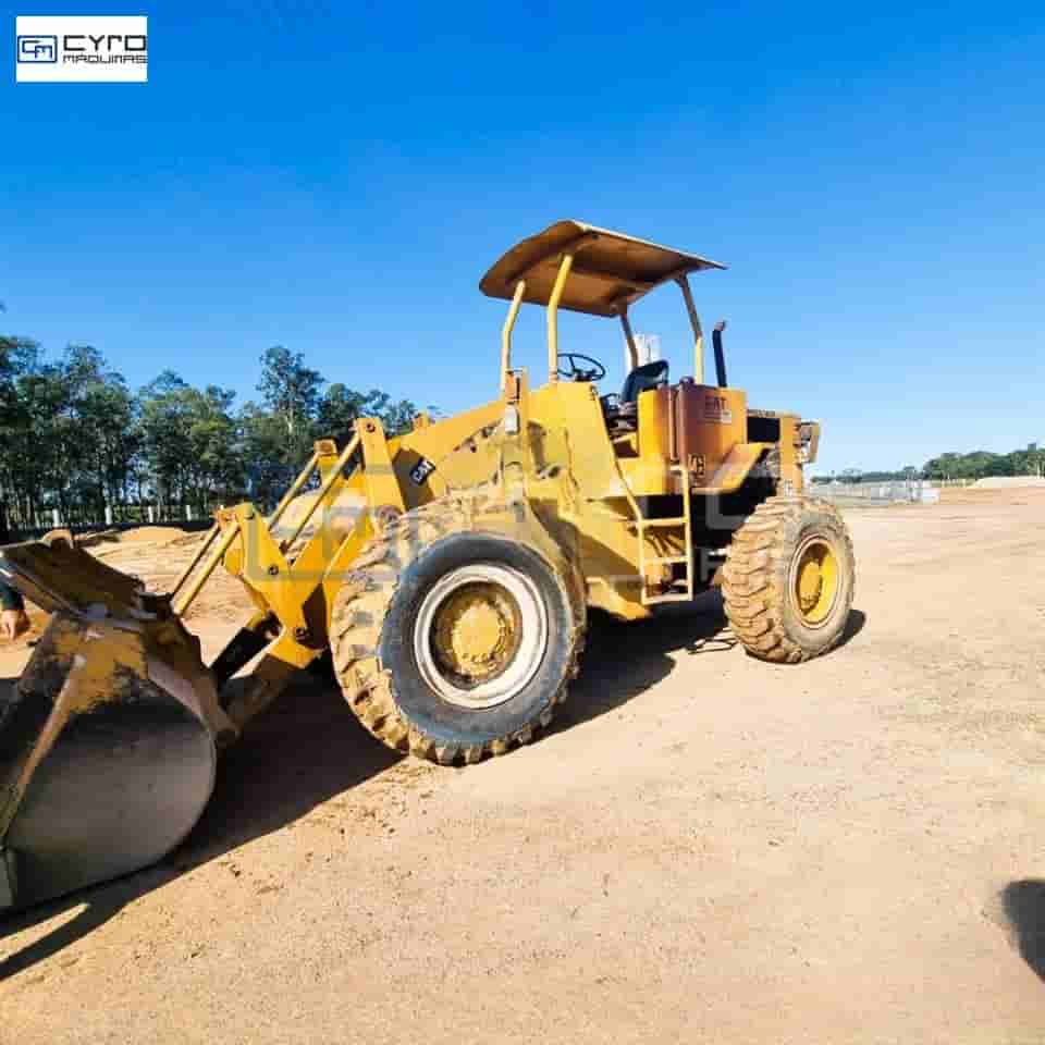 Pá Carregadeira Caterpillar 930R 1982