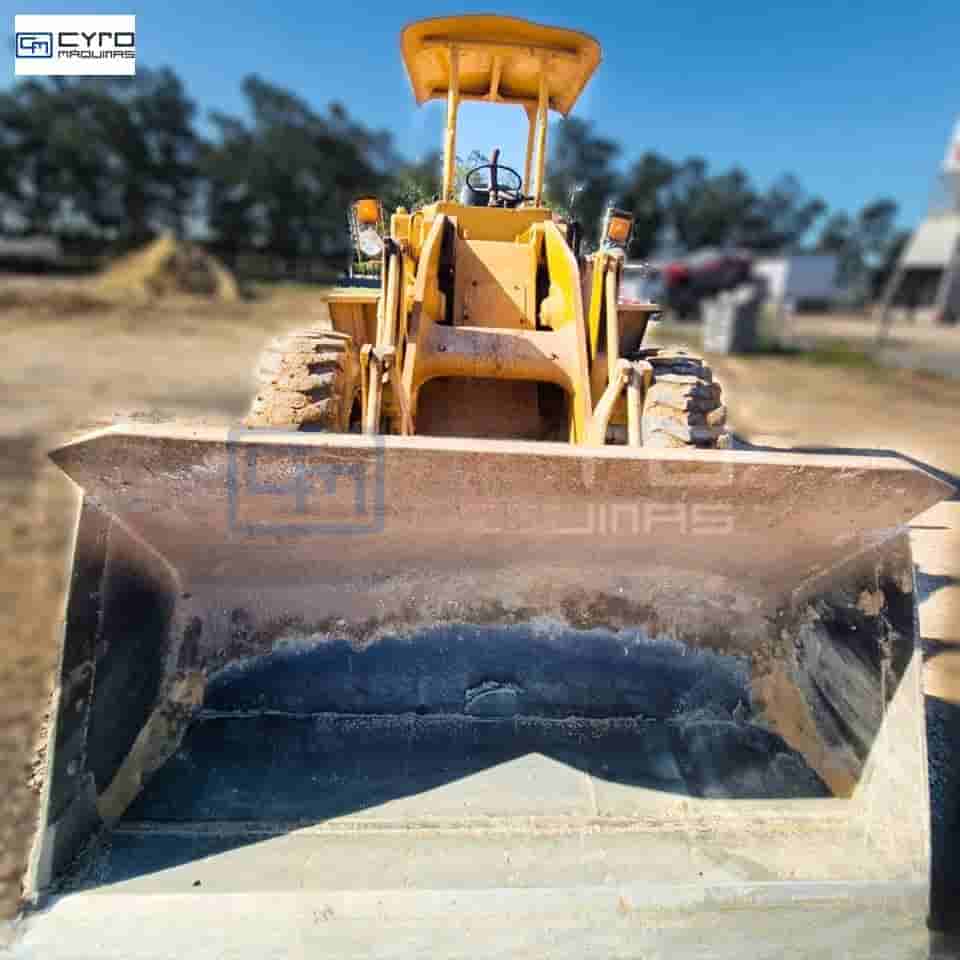 Pá Carregadeira Caterpillar 930R 1982