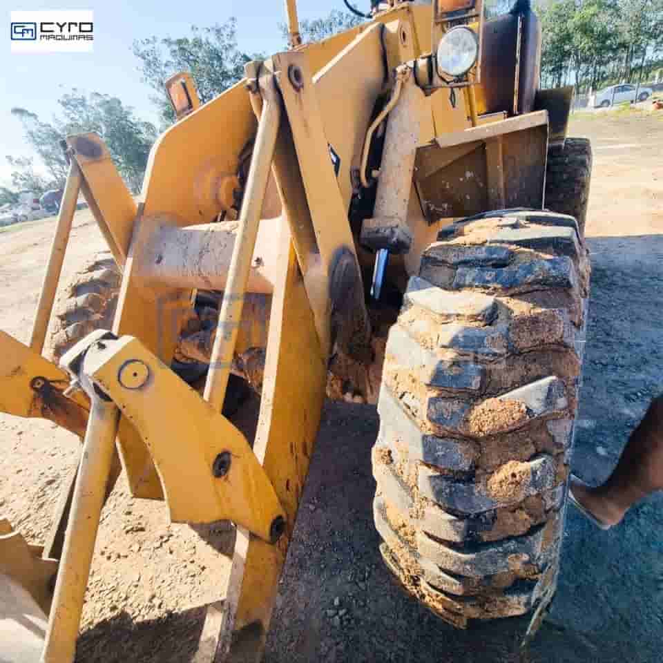 Pá Carregadeira Caterpillar 930R 1982