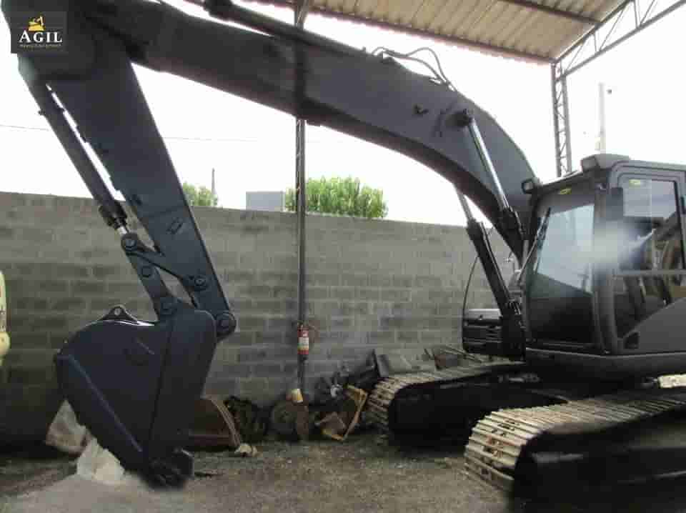 Escavadeira Caterpillar 320D 2011 - imagem de fundo