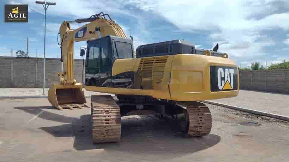 Escavadeira Caterpillar 336DL 2013 - imagem de fundo