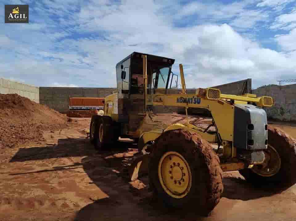 Motoniveladora Komatsu GD555-3 2011
