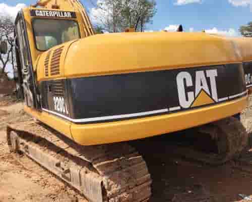 Escavadeira Caterpillar 320CL 05/05