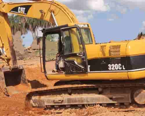 Escavadeira Caterpillar 320CL 05/05