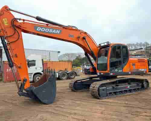 Escavadeira Doosan DX 300 14/14 - imagem de fundo