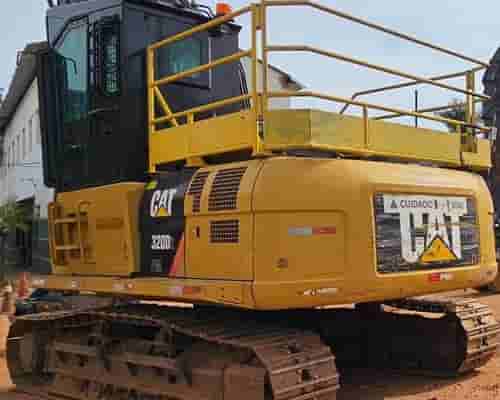Escavadeira Caterpillar 320D2 17/17 - imagem de fundo