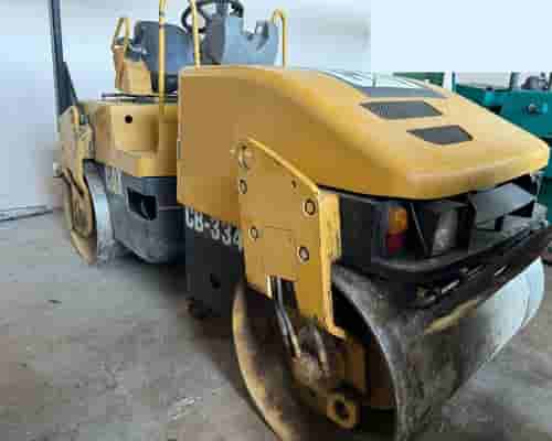 Rolo compactador Caterpillar CB334-E 06/06