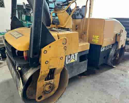 Rolo compactador Caterpillar CB334-E 06/06