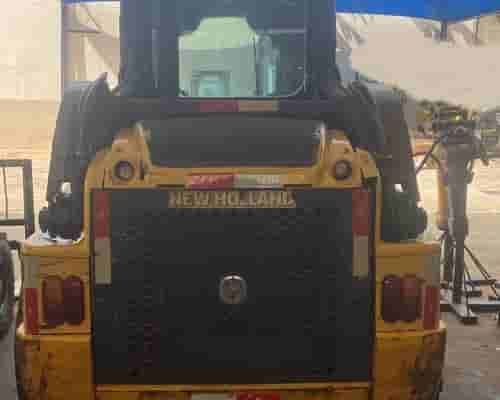 Mini Carregadeira New Holland L220 14/14 - imagem de fundo