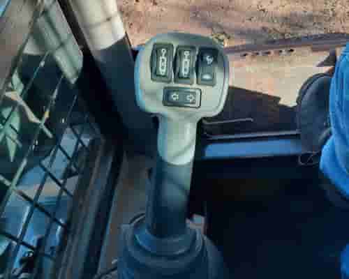Mini Carregadeira New Holland L220 19/19 - imagem de fundo