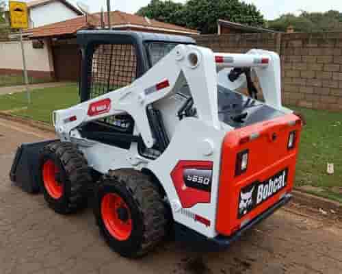 Mini Carregadeira Bobcat S650 11/11 - imagem de fundo